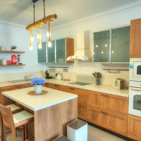 Luxury, Modern & Spacious 2 Bedroom Flat, Dbor1-2 *