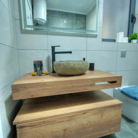 Luxury, Modern & Spacious 2 Bedroom Flat, Dbor1-2 Apartment *